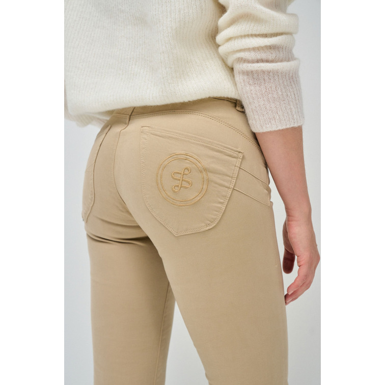 VAQUERO BEIGE MUJER SALSA JEANS SLIM EFECTO PUSH IN