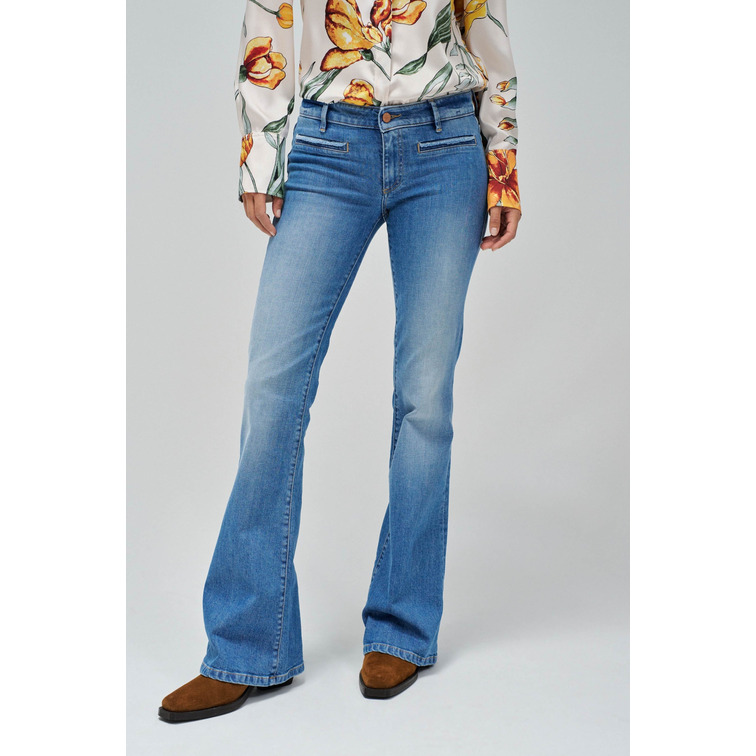 VAQUERO FLARE MUJER SALSA JEANS WONDER TIRO BAJO EFECTO PUSH UP