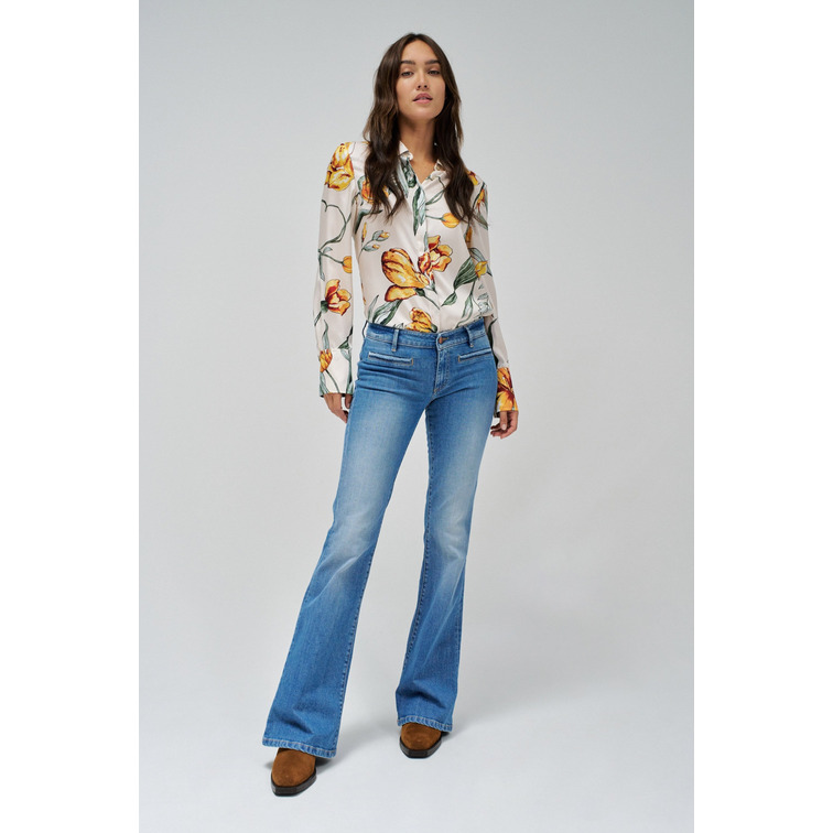 VAQUERO FLARE MUJER SALSA JEANS WONDER TIRO BAJO EFECTO PUSH UP