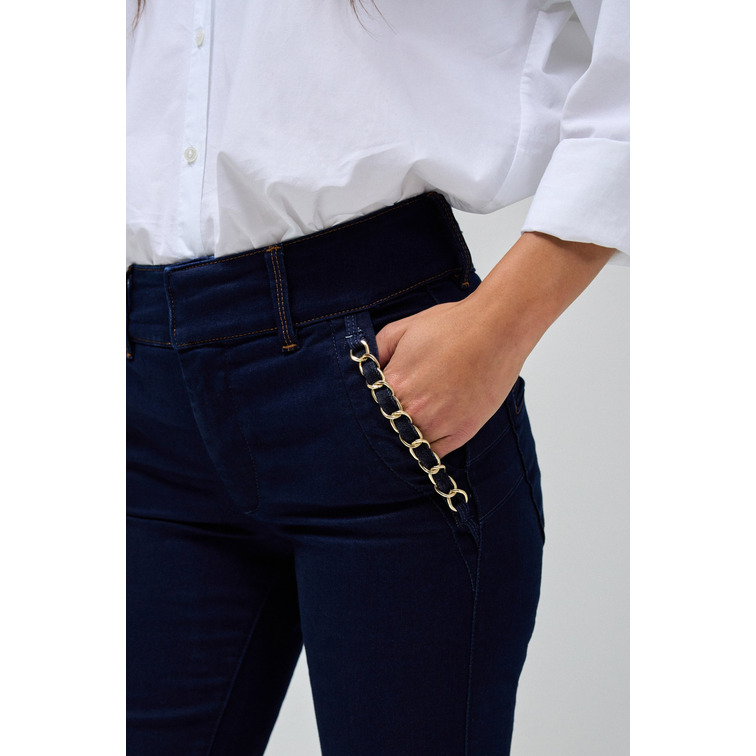 CHINO ACAMPANADO MUJER SALSA JEANS EFECTO PUSH IN DETALLE CADENAS