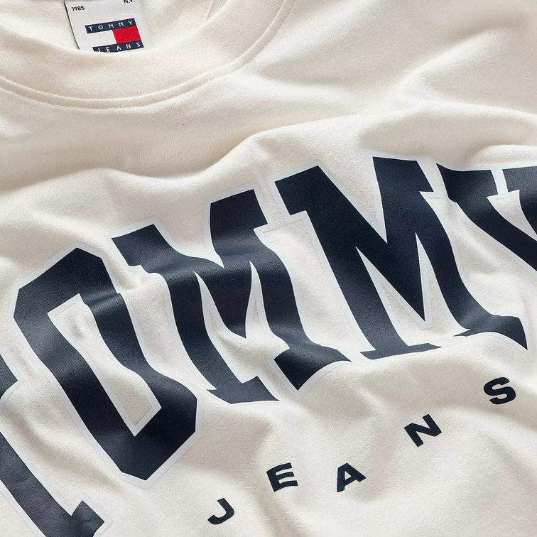 CAMISETA FIT REGULAR CON LOGO RETRO HOMBRE TOMMY JEANS