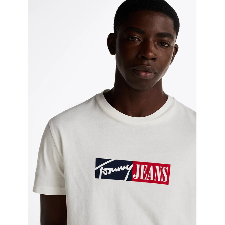 CAMISETA HOMBRE TOMMY JEANS LOGO DISTINTIVO FIT SLIM