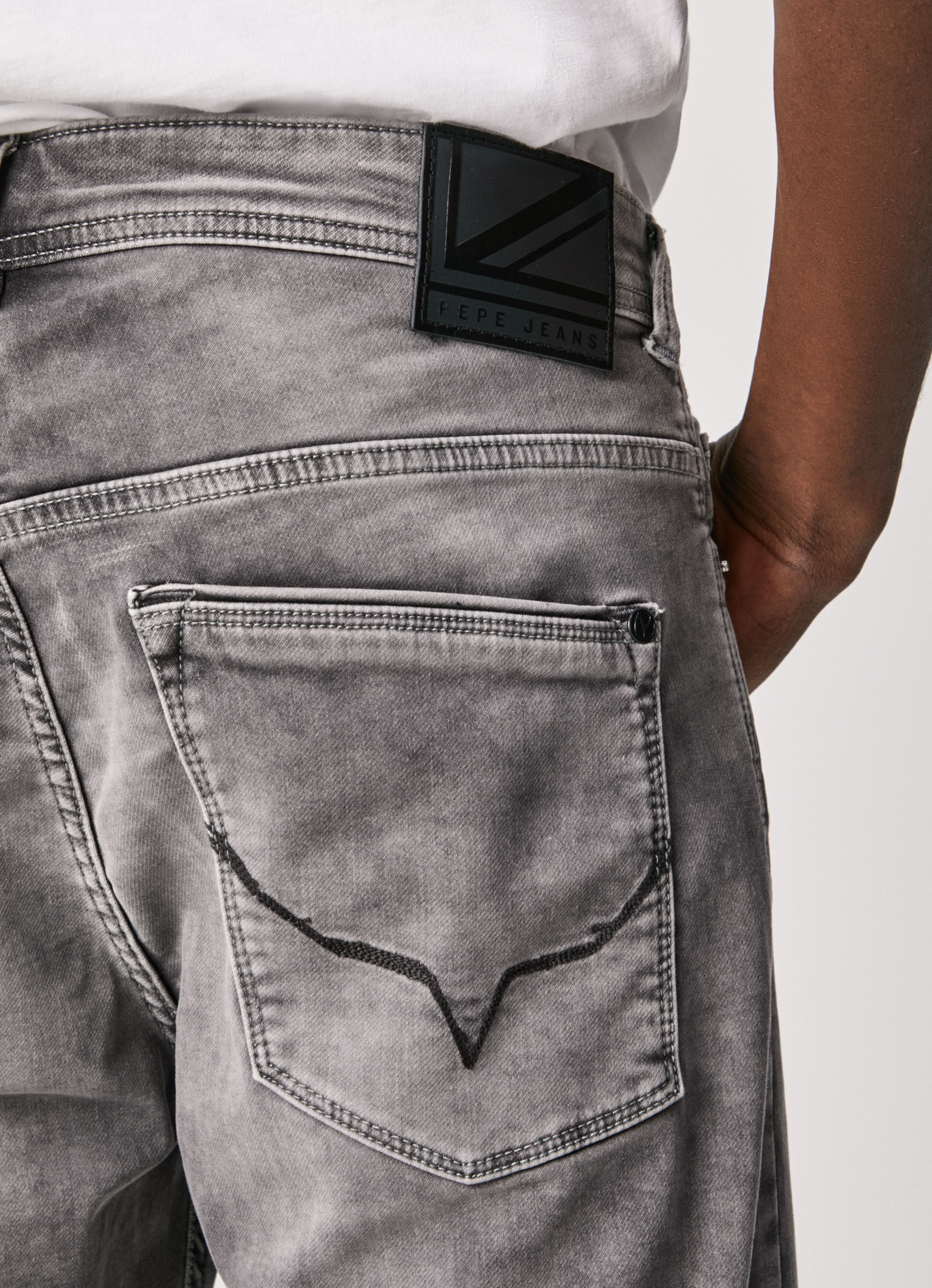 PANTALÓN CORTO HOMBRE PEPE JEANS JACK SHORT DARK - Korner